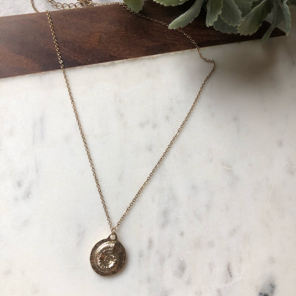 Hammered Seashell Pendant Necklace - Picture 5 of 6